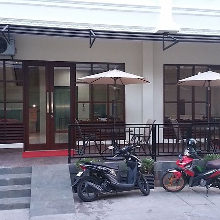 Legenda Beril Hostel Makassar Dış mekan fotoğraf