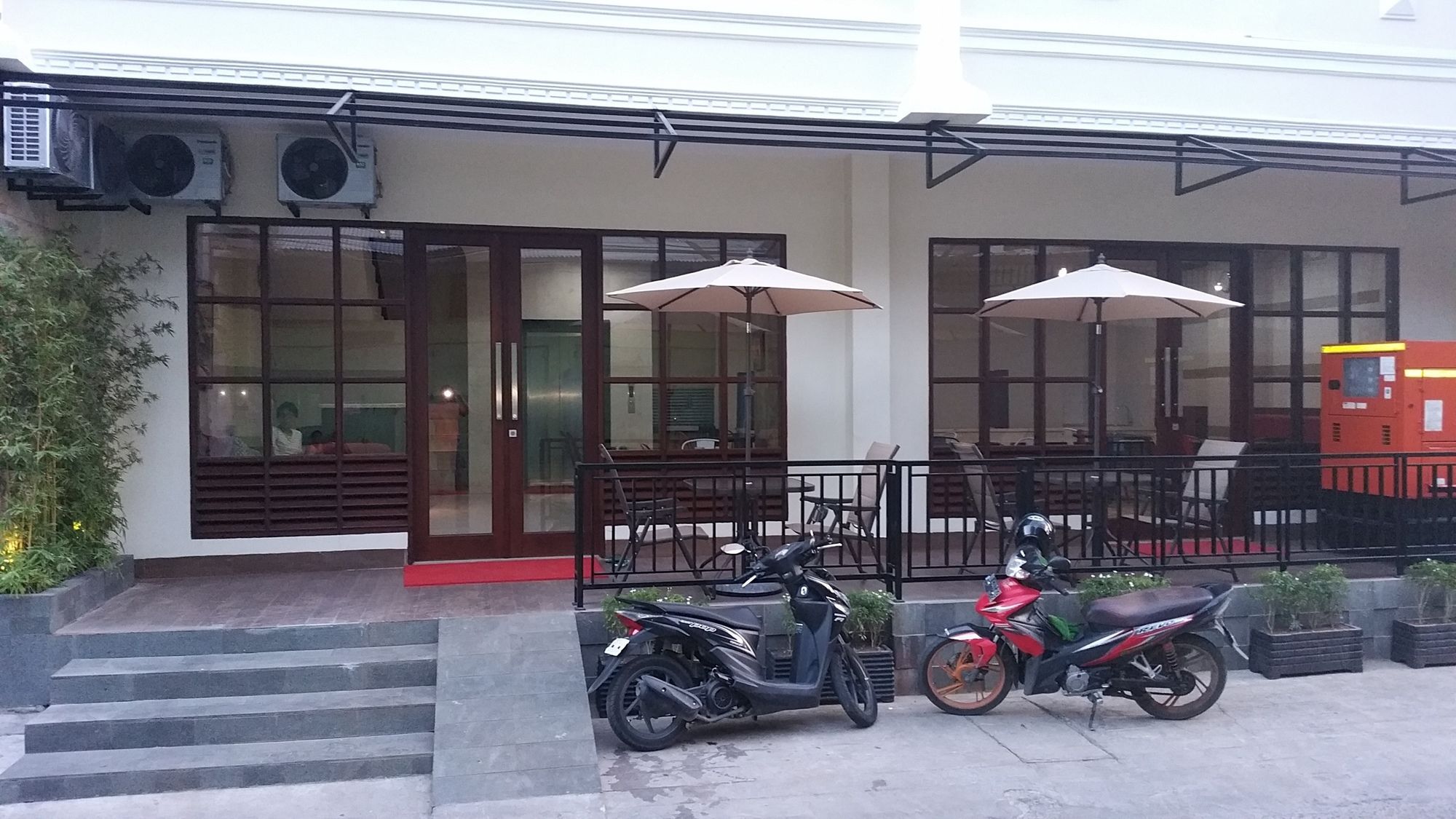 Legenda Beril Hostel Makassar Dış mekan fotoğraf